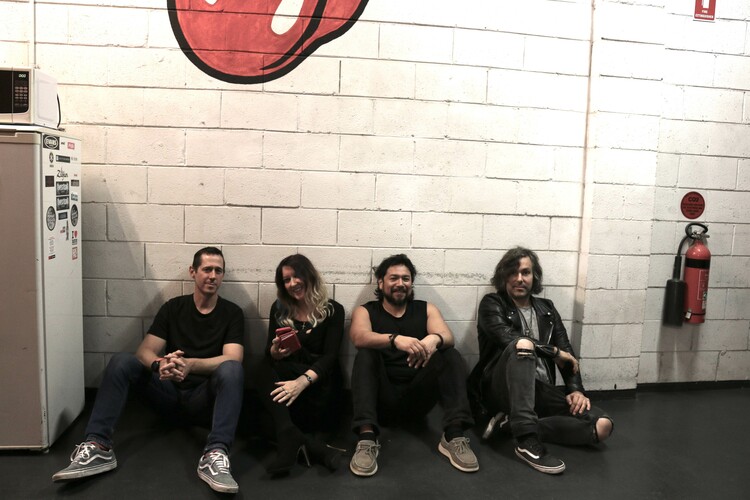 Streetlight, cover band in Perth, photo 3