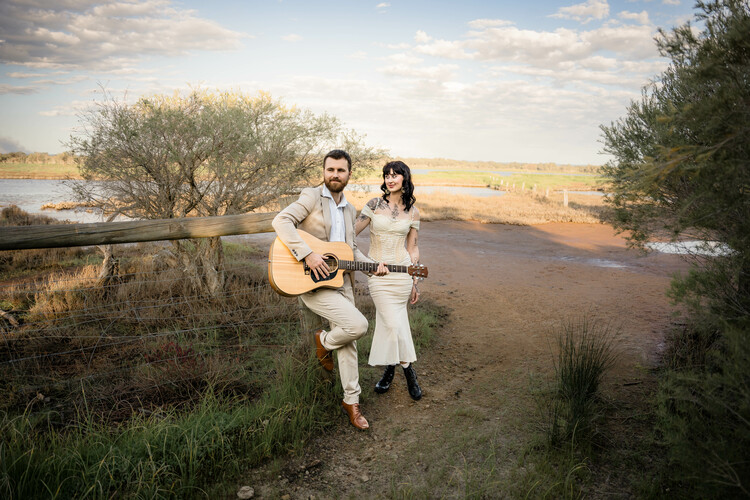 Saskia & Curtis, musical duo in Perth, photo 3