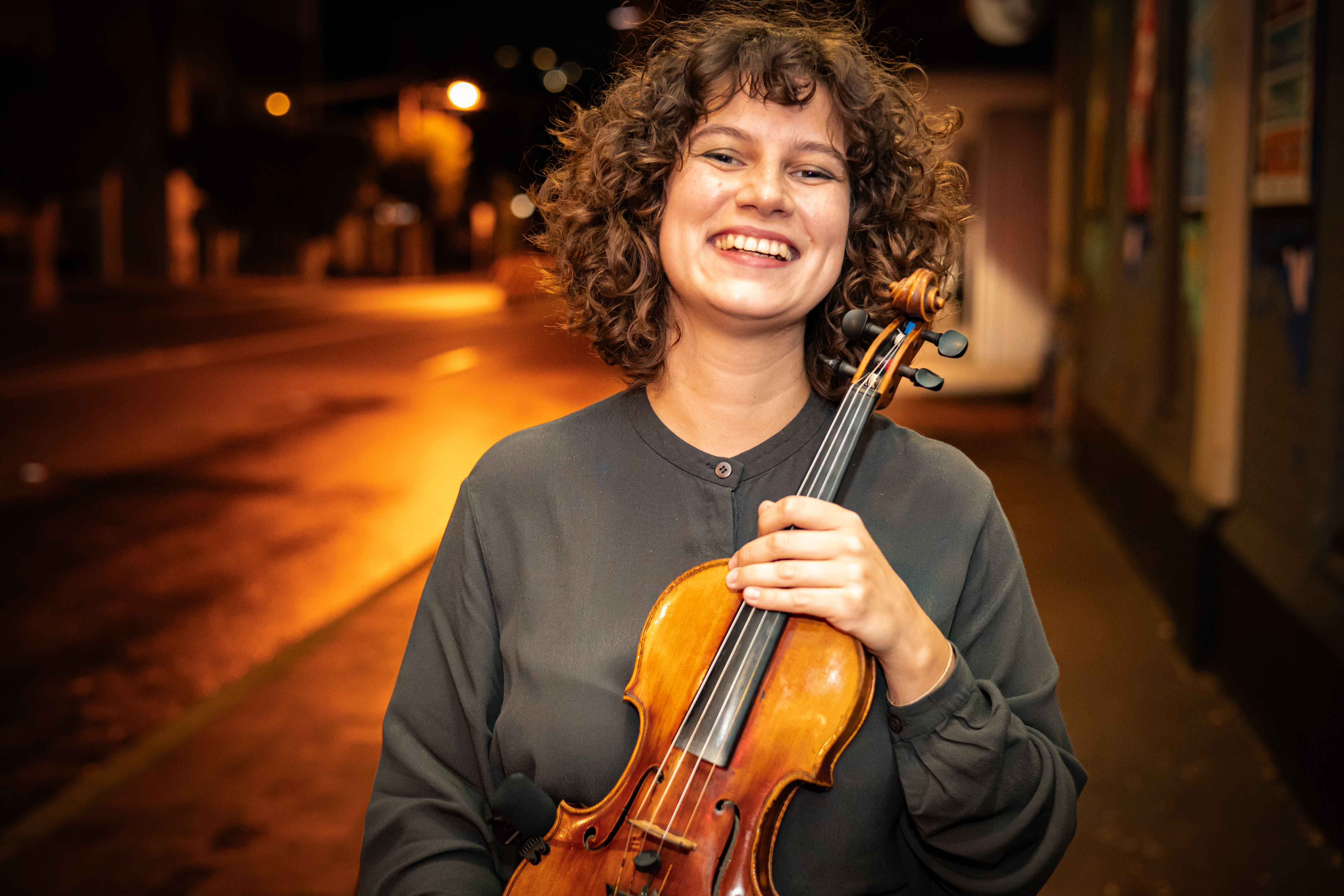 Yana, violinist in Perth