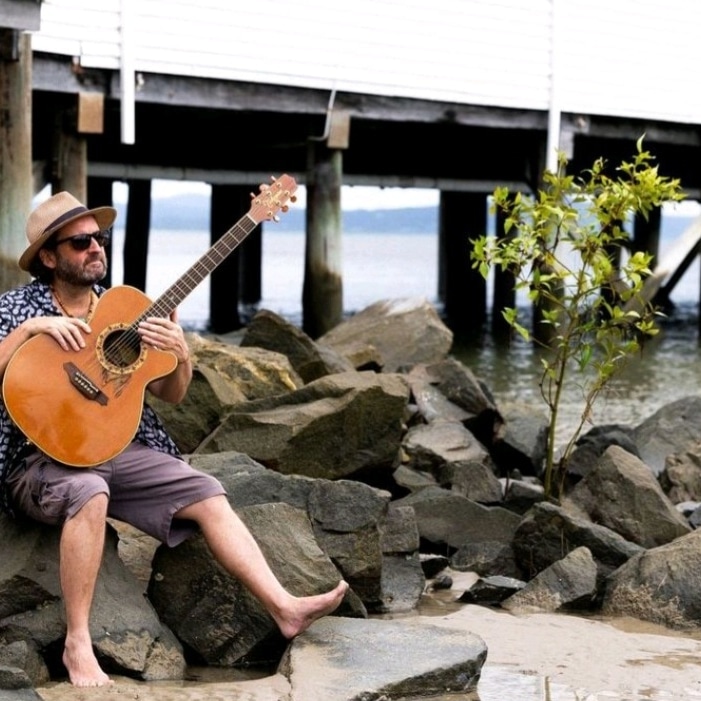 stu harcourt, singer-songwriter in Port Douglas
