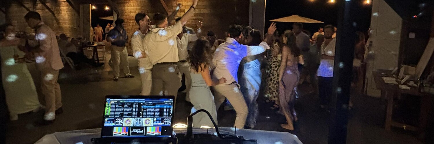DJ Postie, live in Port Douglas, photo 2