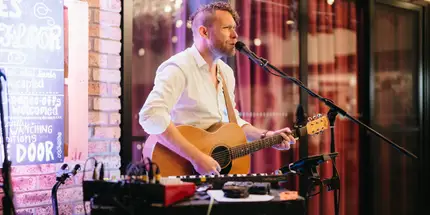Oliver Keys Solo + MC + DJ, wedding band in Brisbane, photo 3