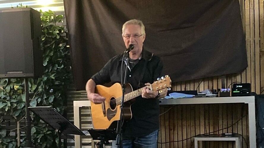 Shiner Wright, singer in Safety Beach, photo 3