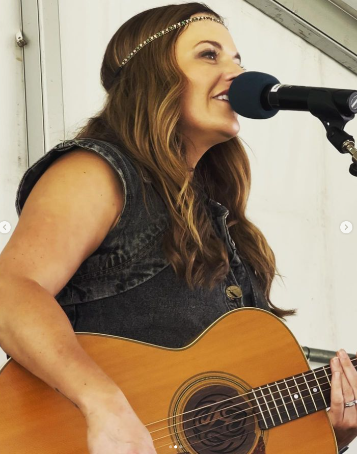 Angela Easson, singer in Sunshine Coast, photo 2