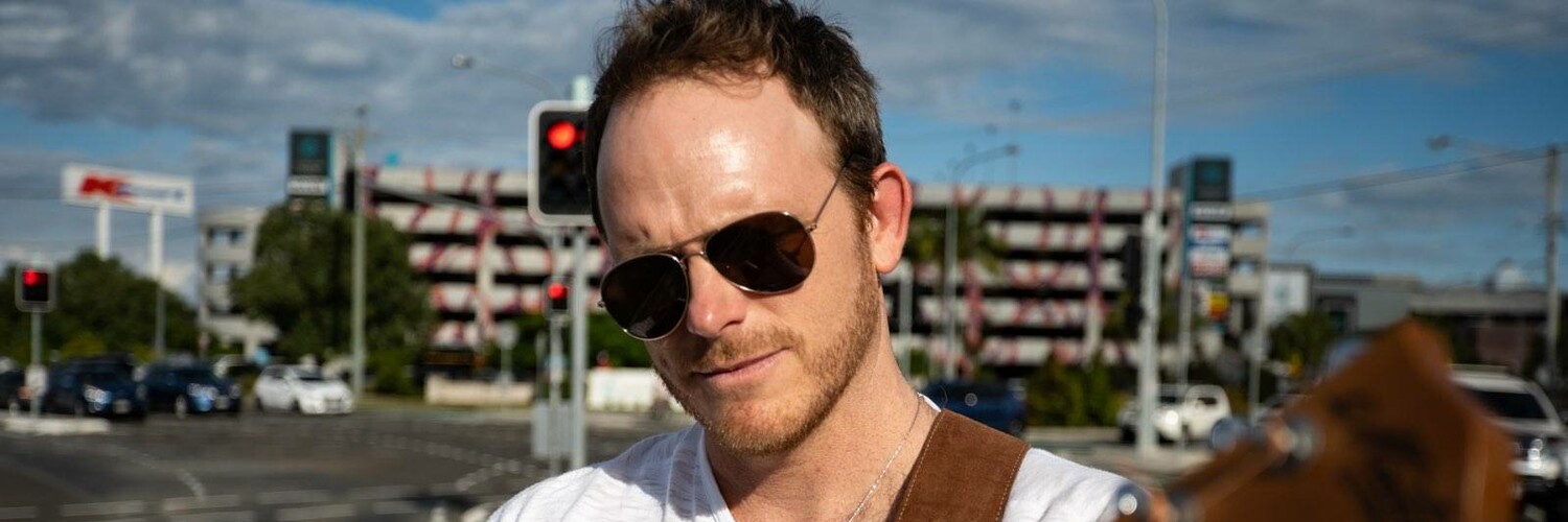 Dave Barrie, singer in Sunshine Coast