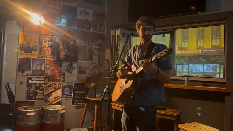 Francisco Xifra, folk singer in Sunshine Coast, photo 3