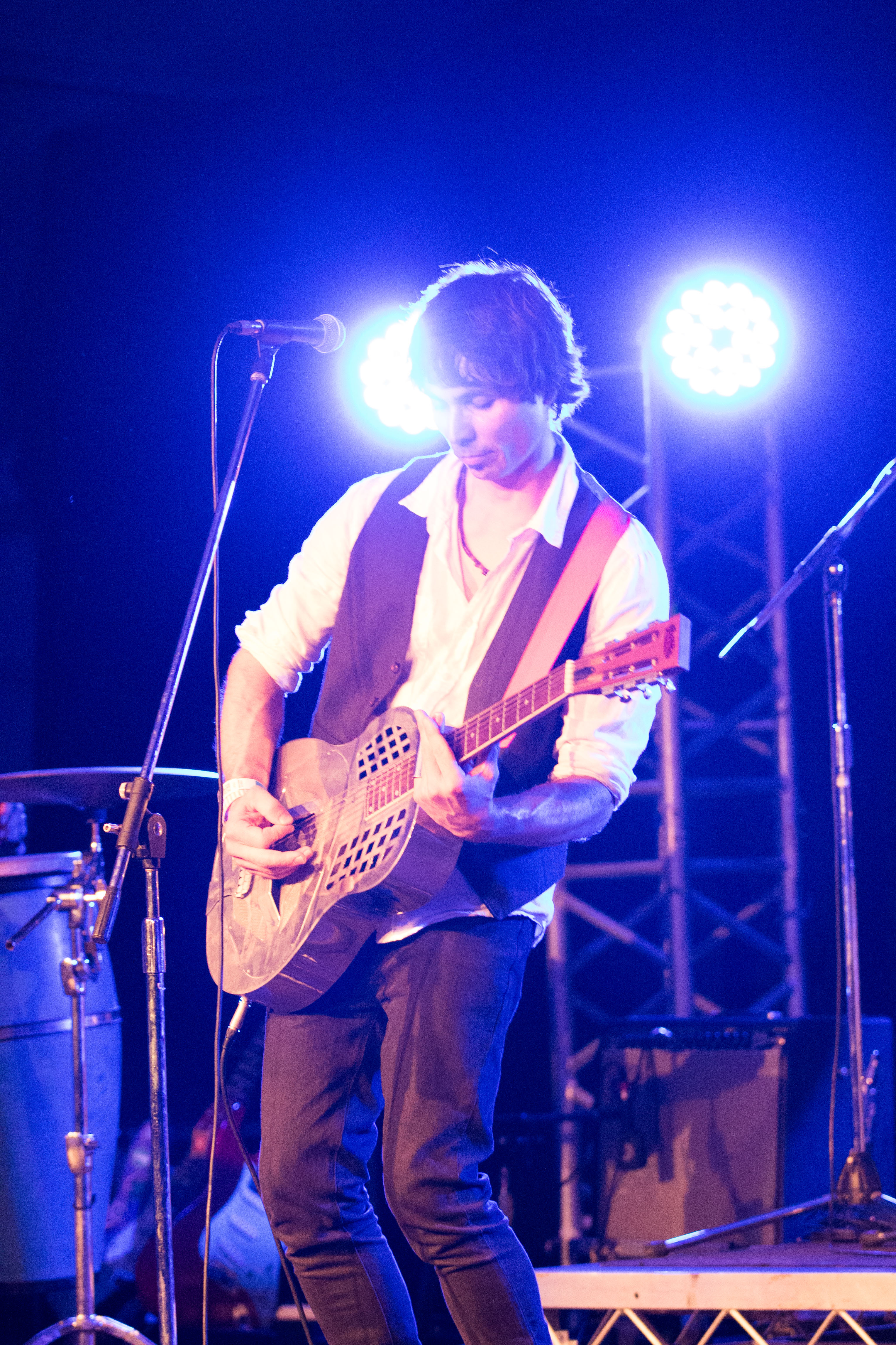 Simon Meola, singer in Sunshine Coast