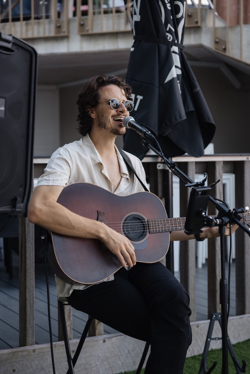 Theunis Music, singer-songwriter in Sunshine Coast