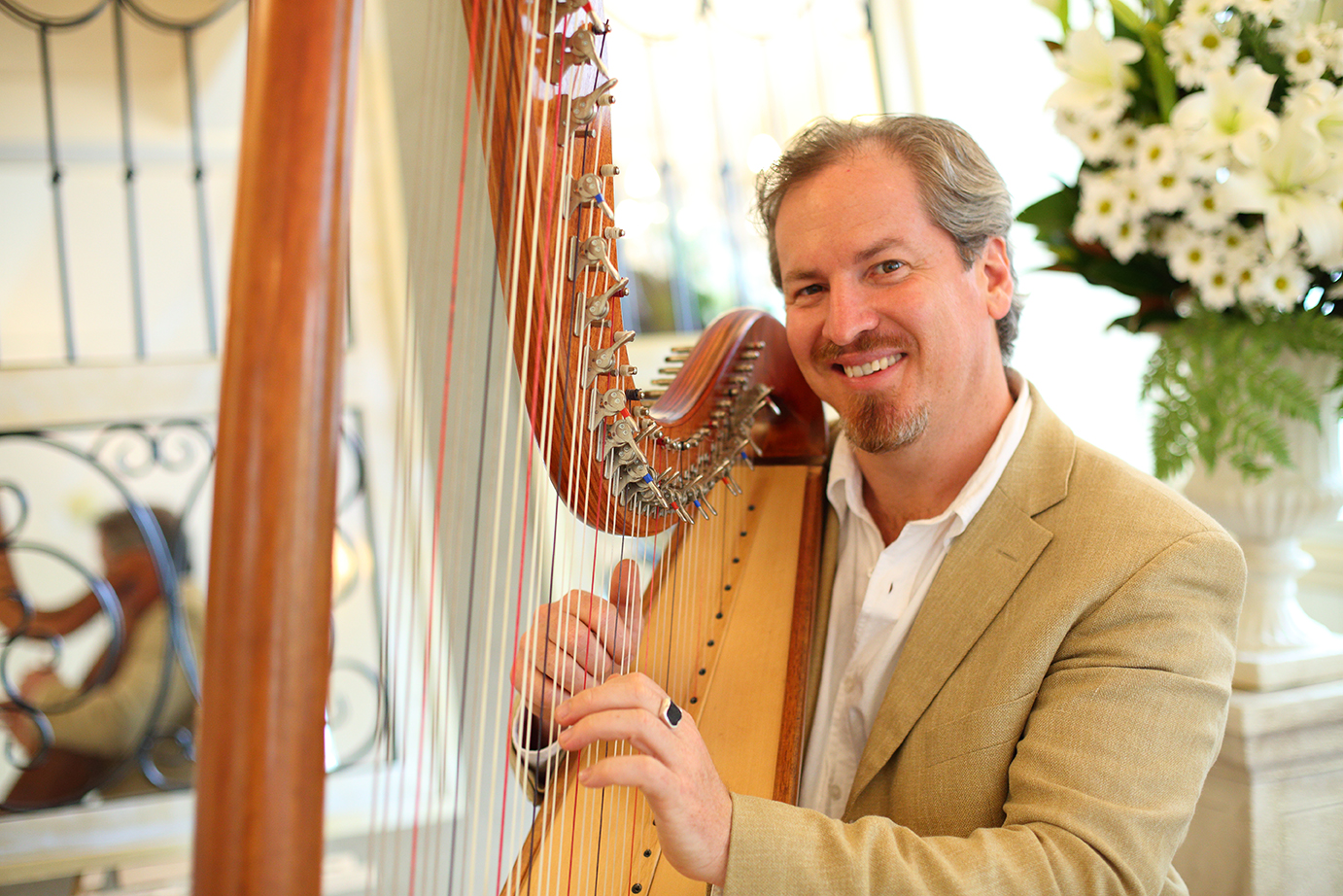 Kim Kirkman, harp player in Sunshine Coast, photo 2