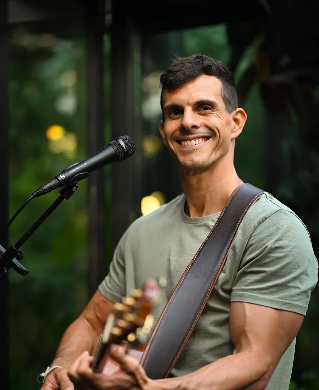 Gus Abiz, singer in Sydney, photo 2