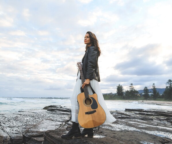 Shulam, singer-songwriter in Sydney, photo 3