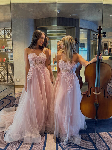 Elizabeth, cello player in Sydney, photo 3