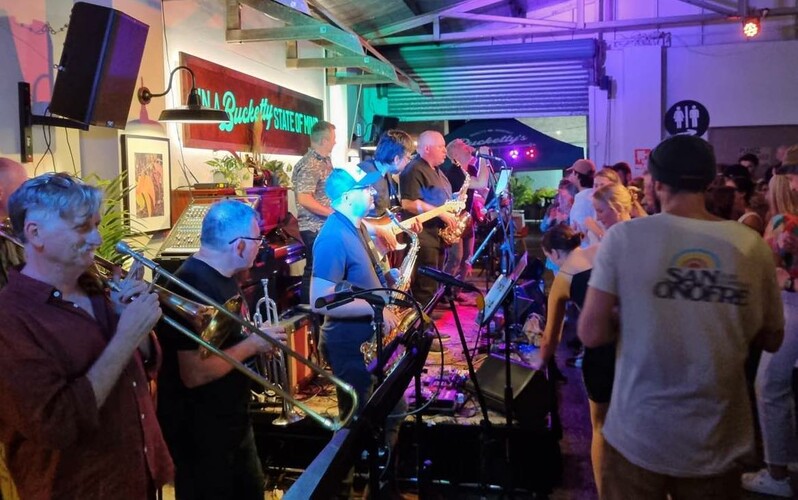 Crunching Numbers, cover band in Sydney, photo 3