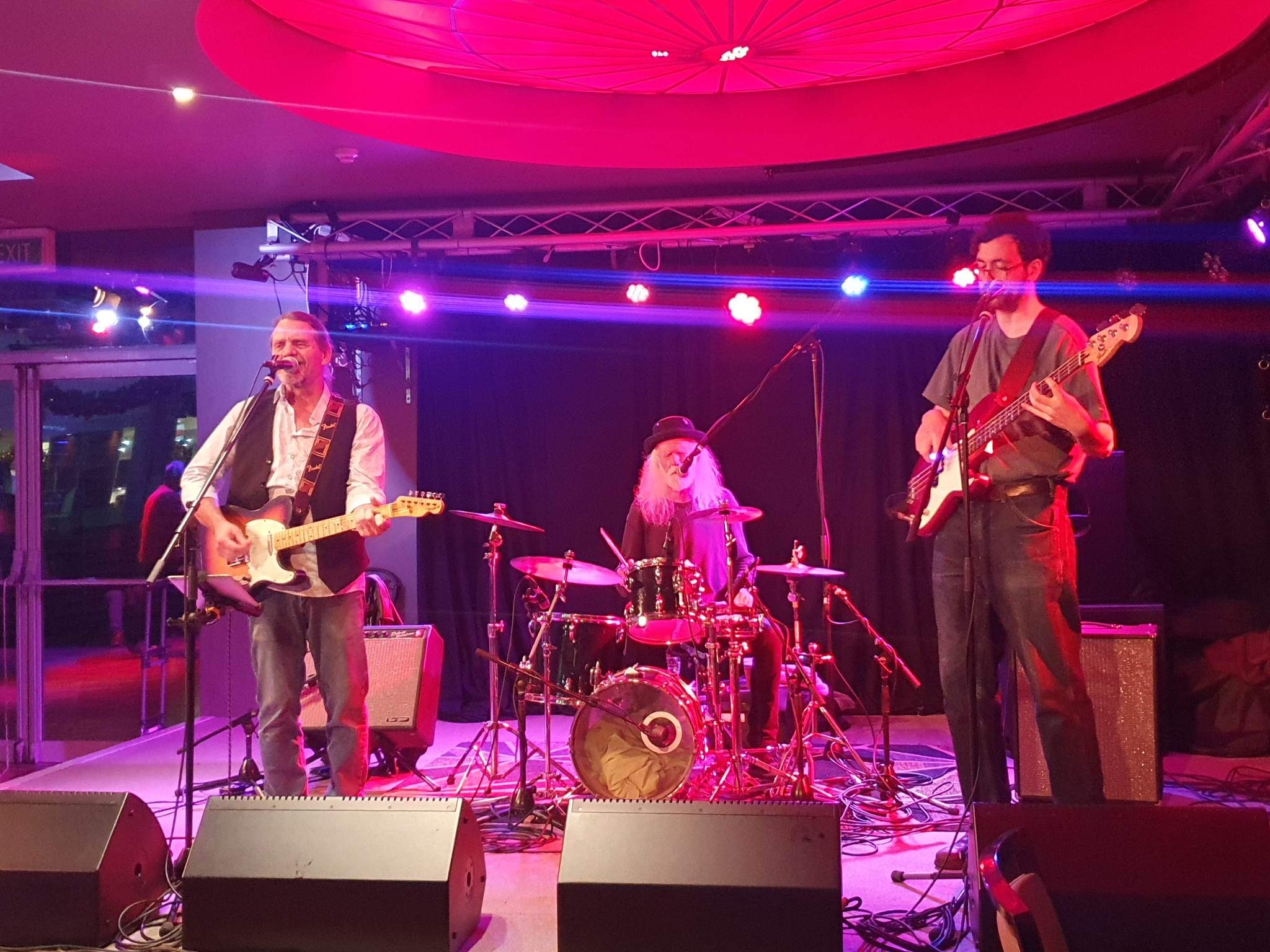 FinKt, cover band in Sydney, photo 2