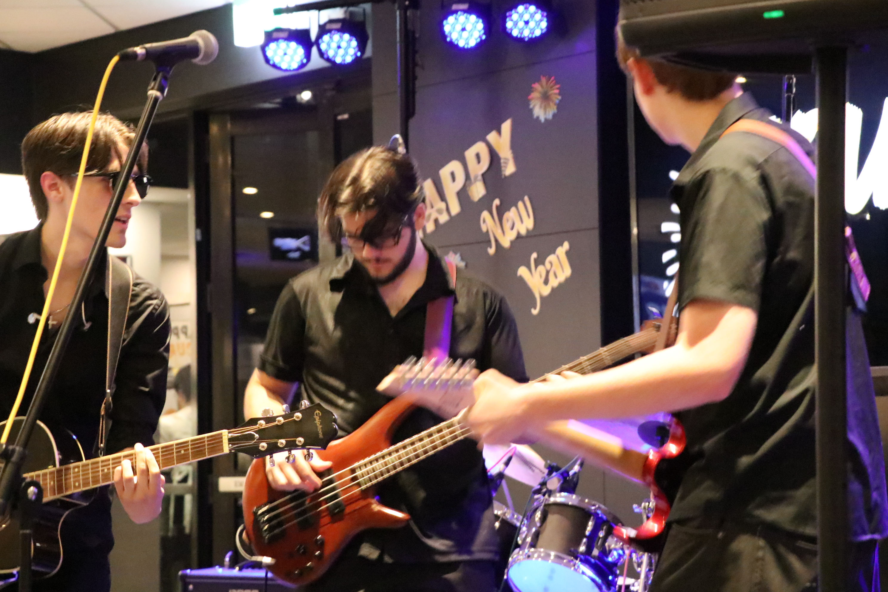 Four 19, cover band in Sydney, photo 3