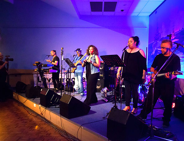 Luv2Groove, cover band in Sydney, photo 2