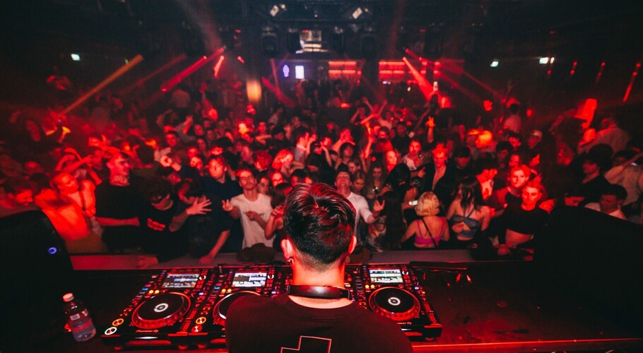 DJ Renkun, live in Sydney, photo 3