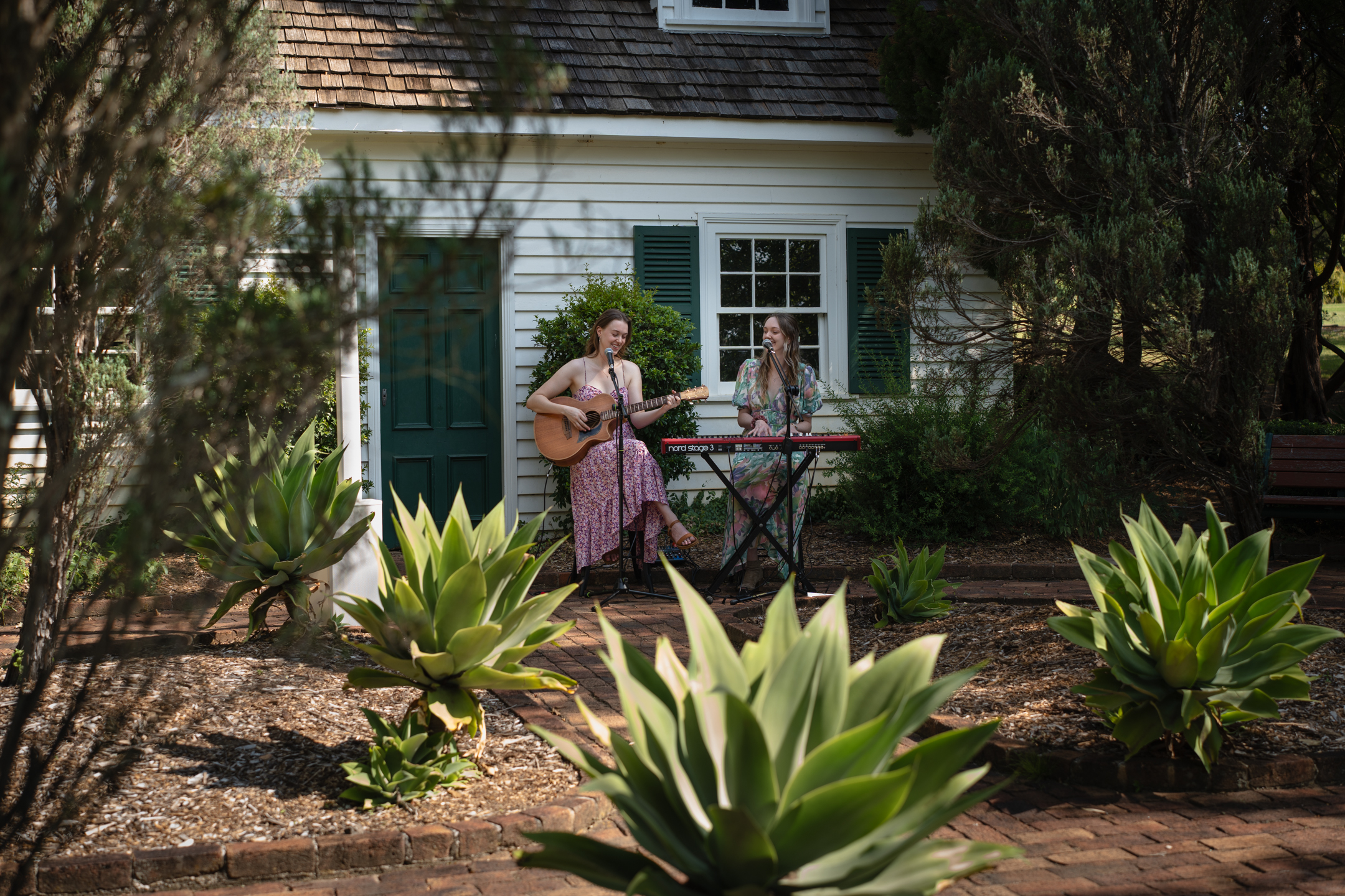 Tash and Kristina, musical duo in Sydney, photo 2