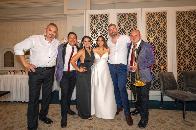 Lucerito Leon, latin band in Sydney, photo 3