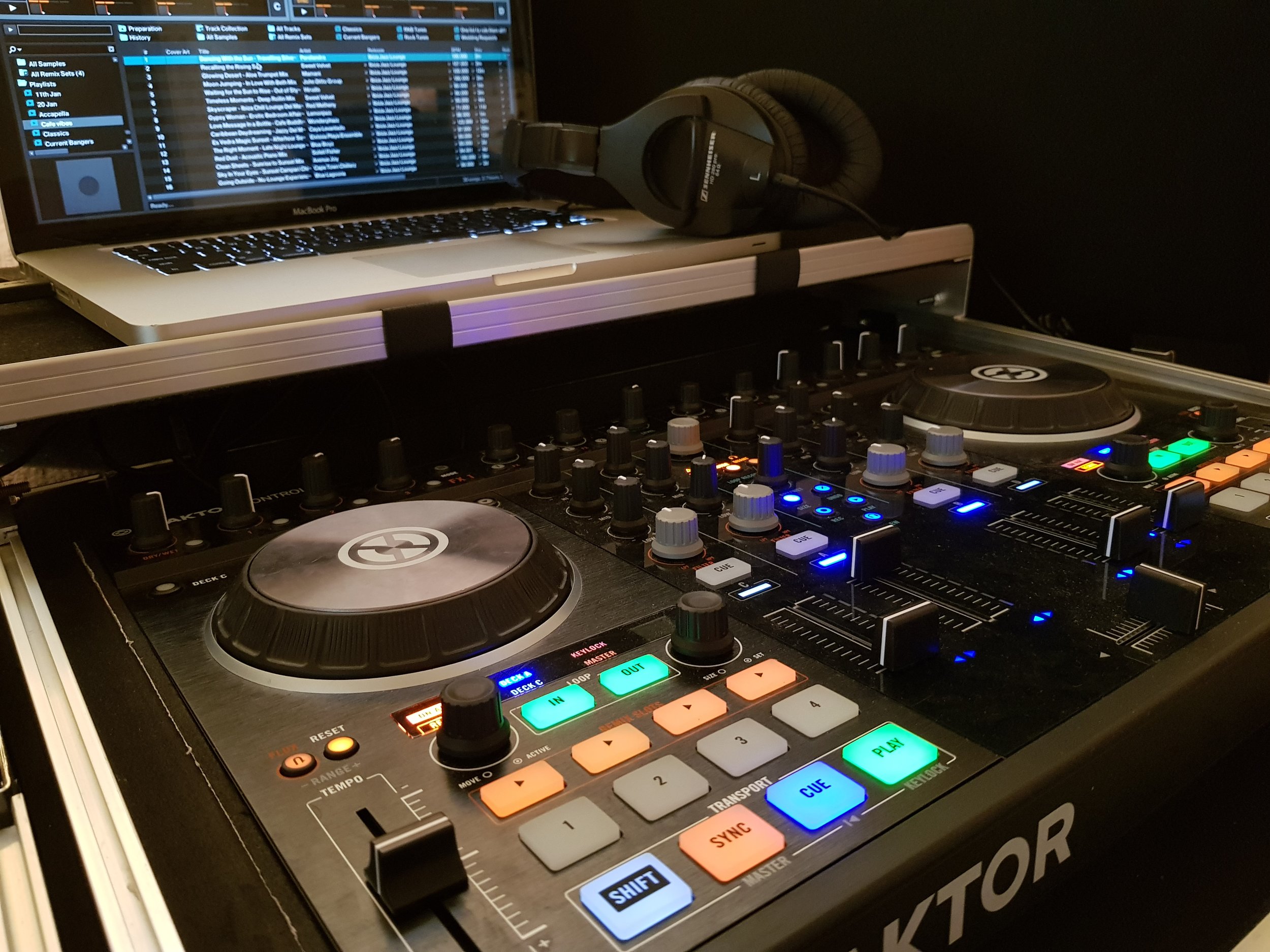 Wedding Singer & DJ for Sydney Weddings, band in Sydney