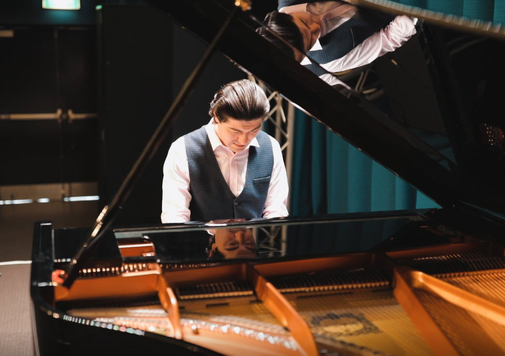Theodore, pianist in Sydney, photo 2