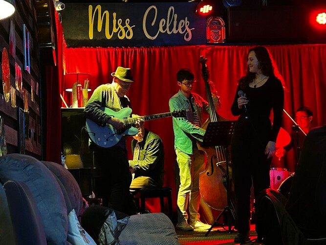 Aleese Sharp, singer in Sydney, photo 3