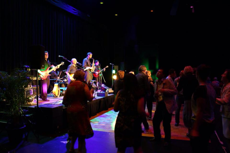 Slow Train Coming, cover band in Toowoomba