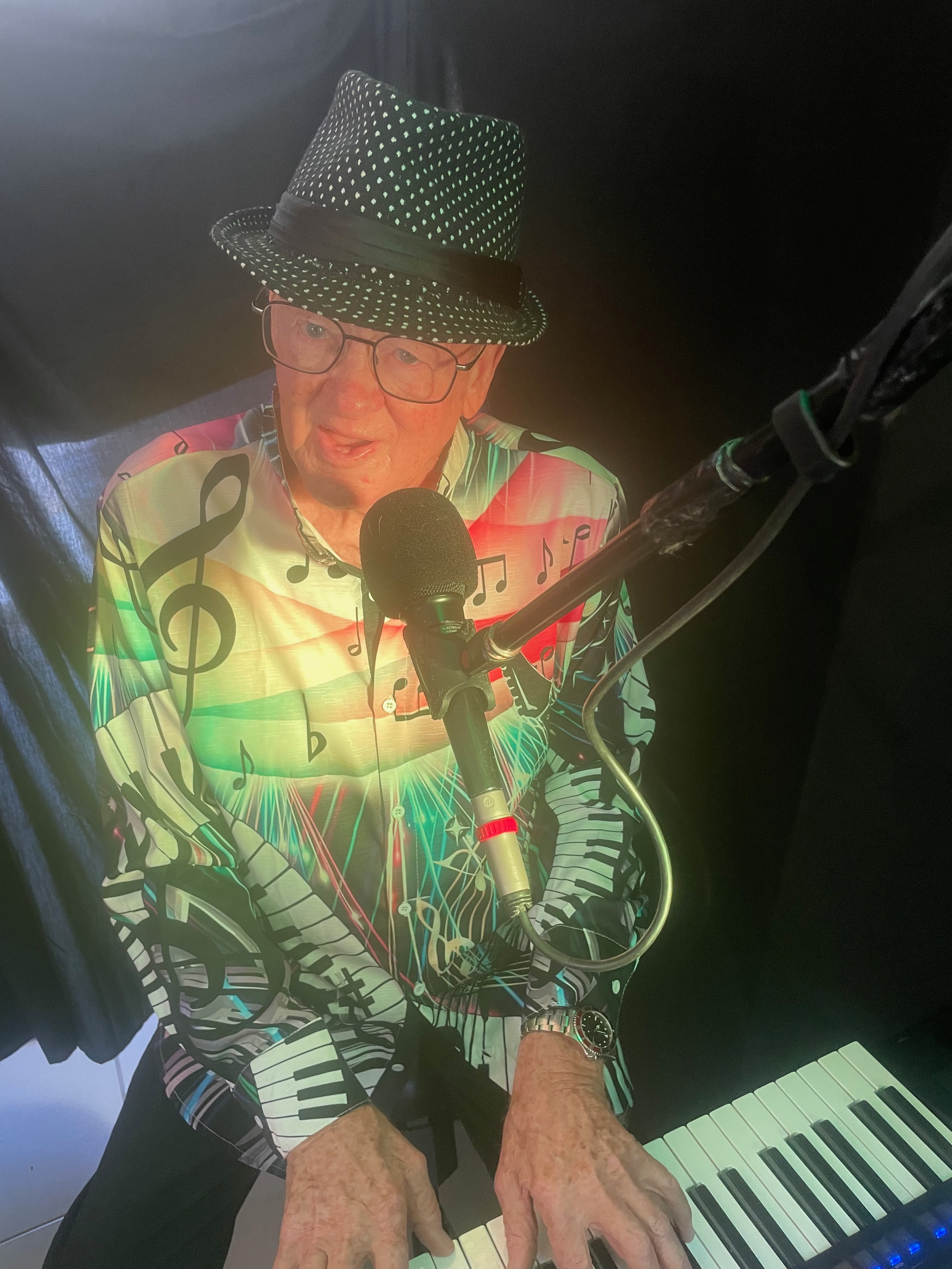The Groove, pianist and singer solo in Tweed Heads South, photo 2