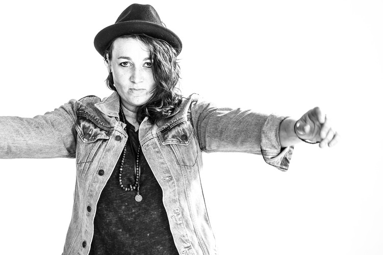 Kate Young, singer in Wollongong, photo 3
