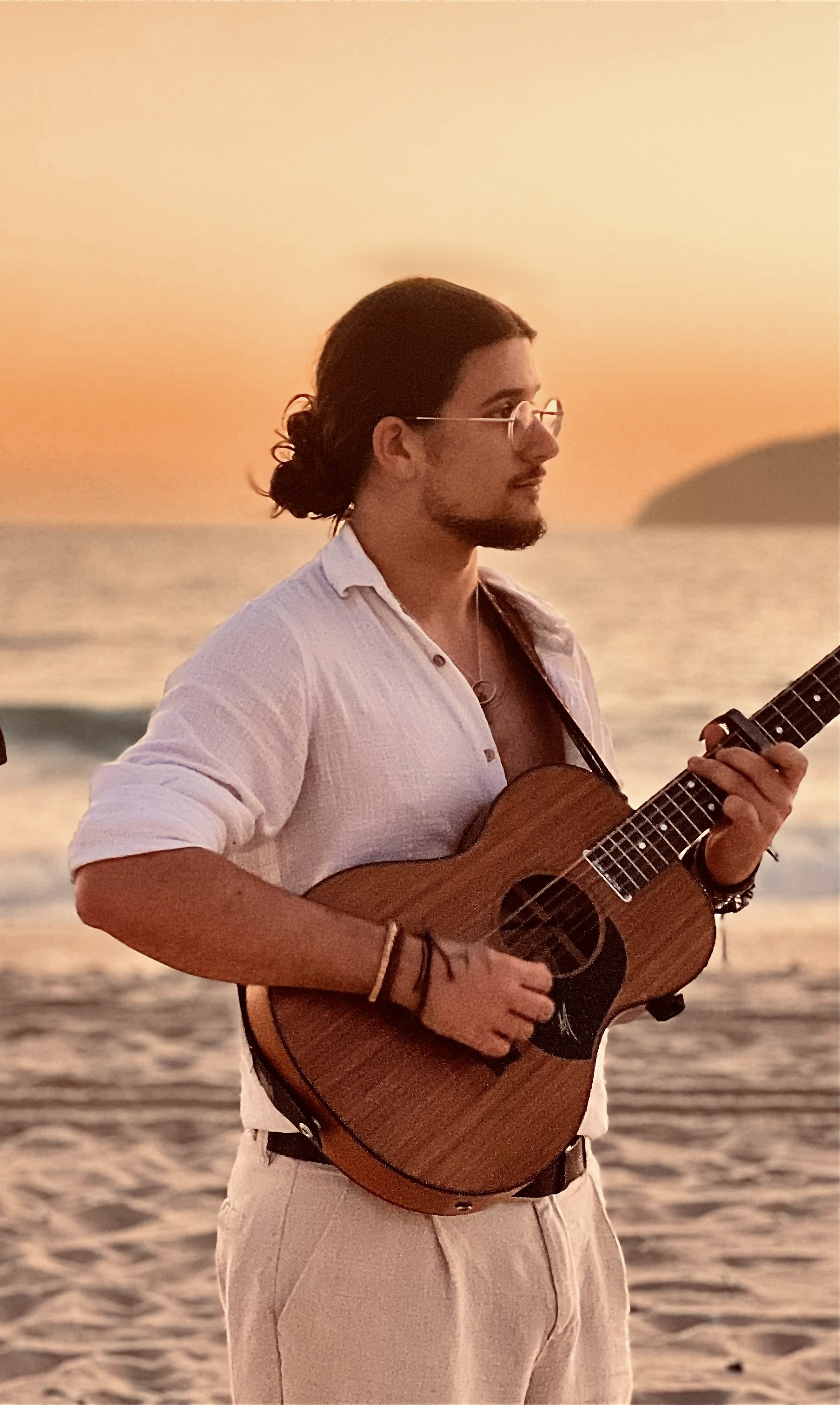 Tayvin Martins, folk singer in Wollongong, photo 2
