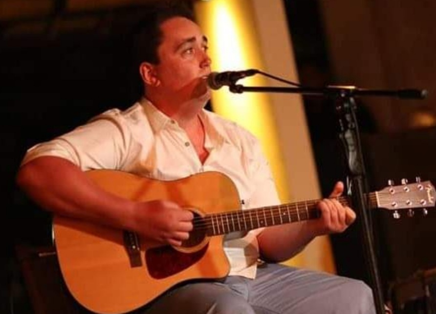 Rick Mackaway, singer in Wollongong