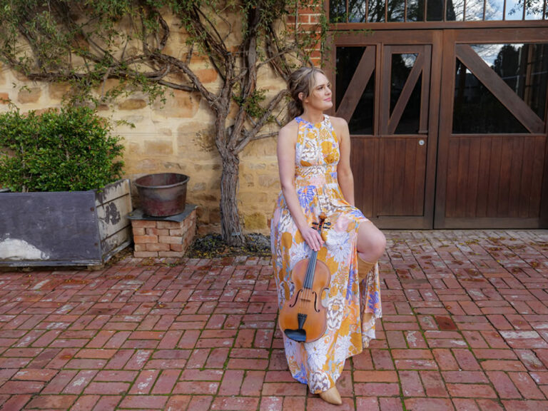 Leah Zweck, violinist in Adelaide, photo 3