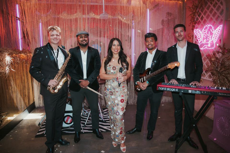 Between The Covers, band in QLD, photo 3